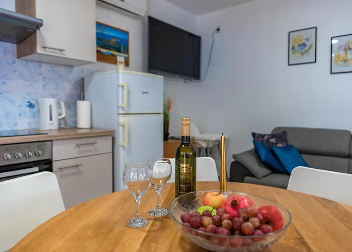 Apartamento Cozy In With Kitchen Vir