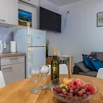 شقة Cozy In With Kitchen فير