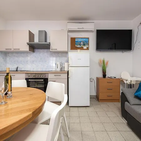 Cozy In With Kitchen Vir