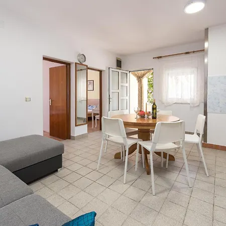 Cozy In With Kitchen Apartament Vir