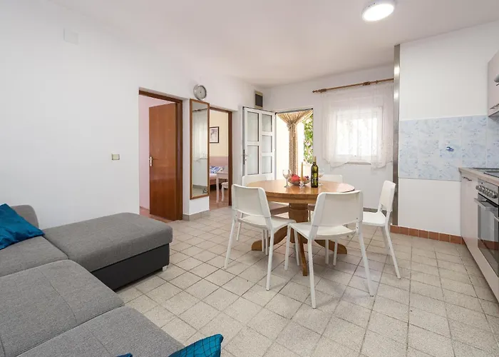 Cozy In With Kitchen Appartement Vir